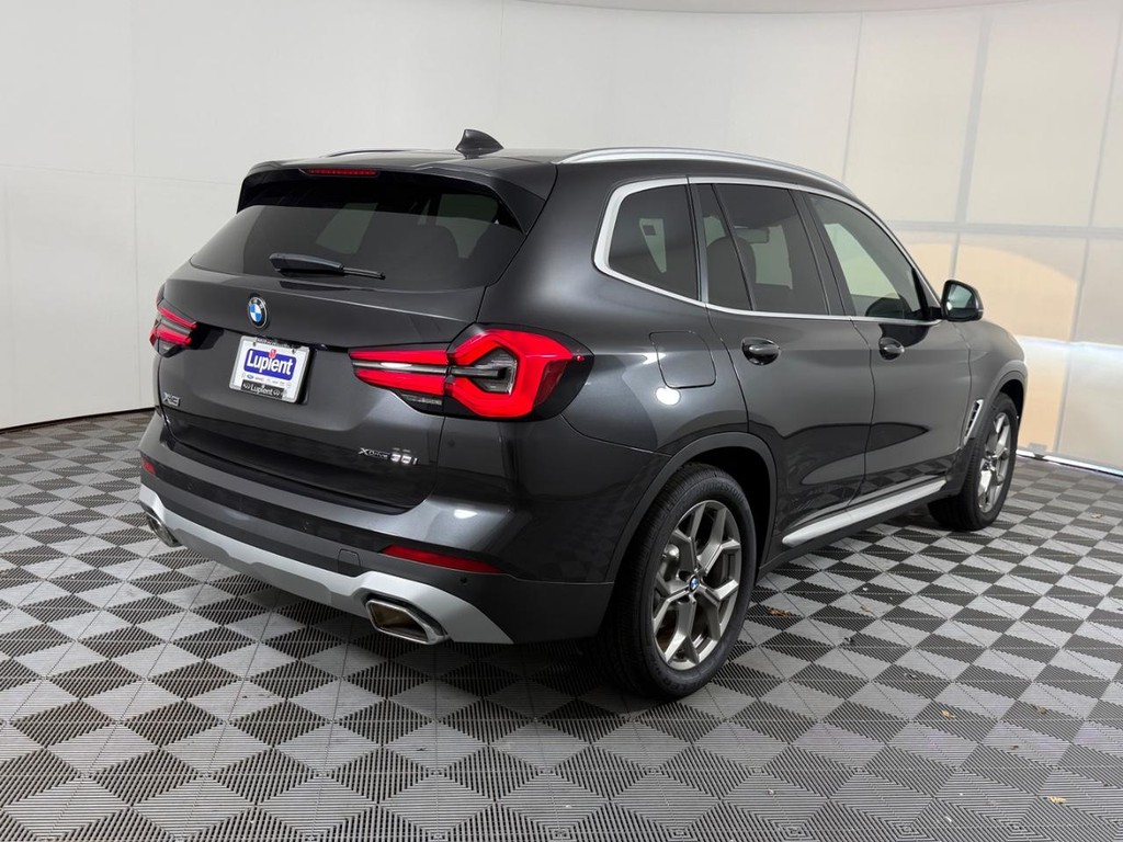 BMW X3 Vehicle Full-screen Gallery Image 03