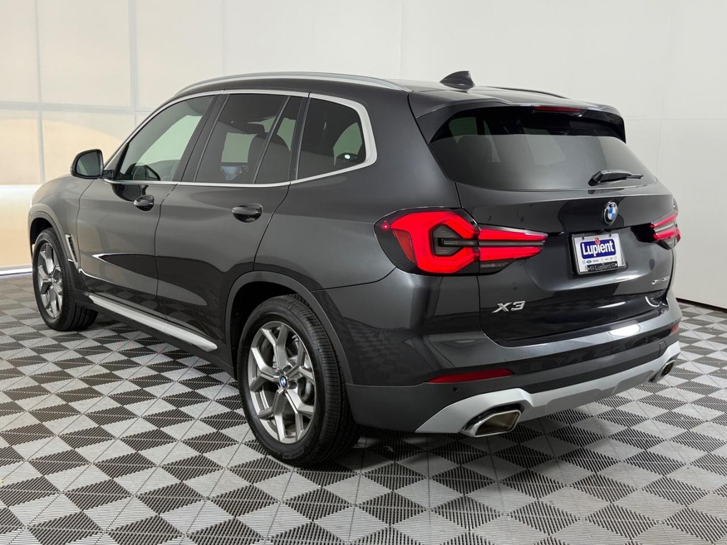 BMW X3 Vehicle Full-screen Gallery Image 08