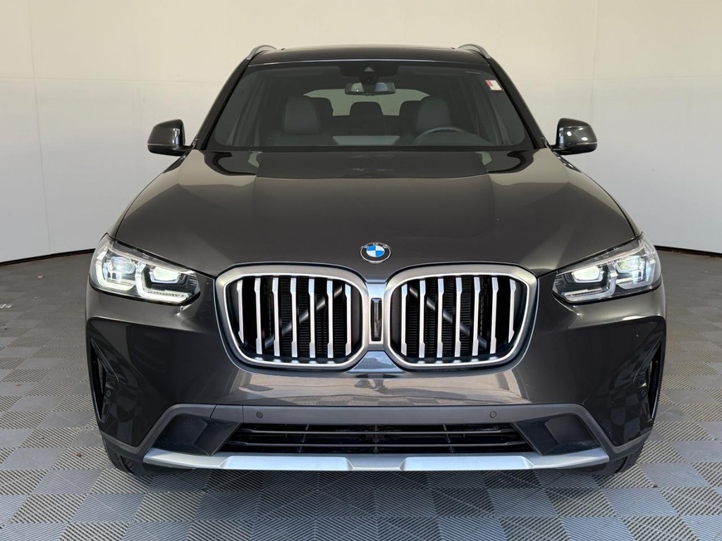 BMW X3 Vehicle Full-screen Gallery Image 10