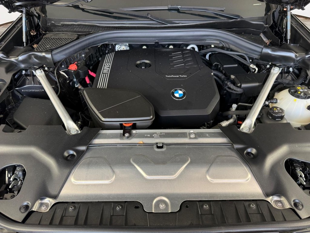 BMW X3 Vehicle Full-screen Gallery Image 11
