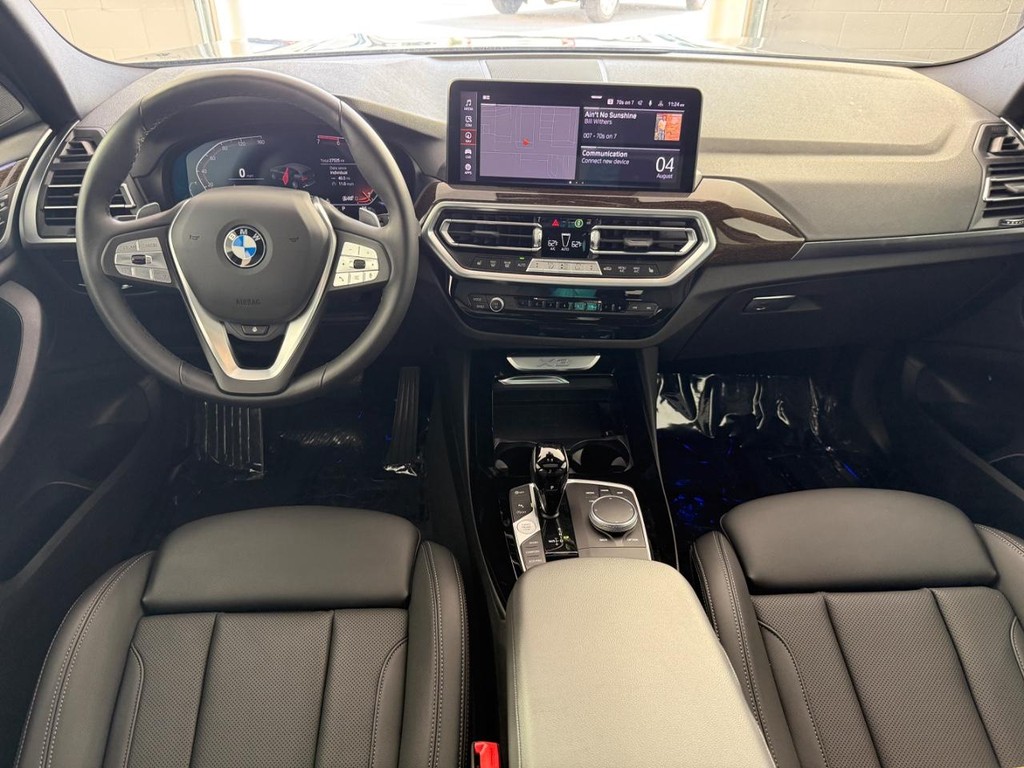 BMW X3 Vehicle Full-screen Gallery Image 18