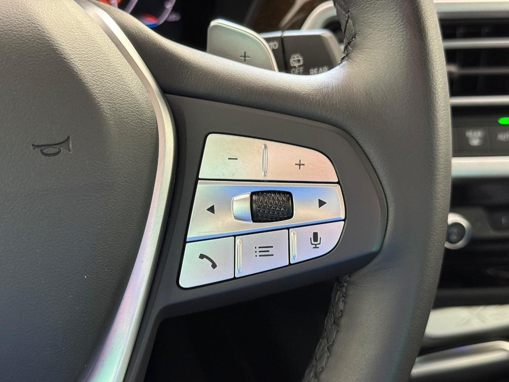 BMW X3 Vehicle Full-screen Gallery Image 21