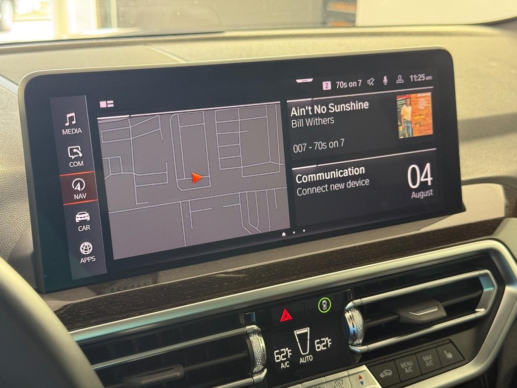 BMW X3 Vehicle Full-screen Gallery Image 23