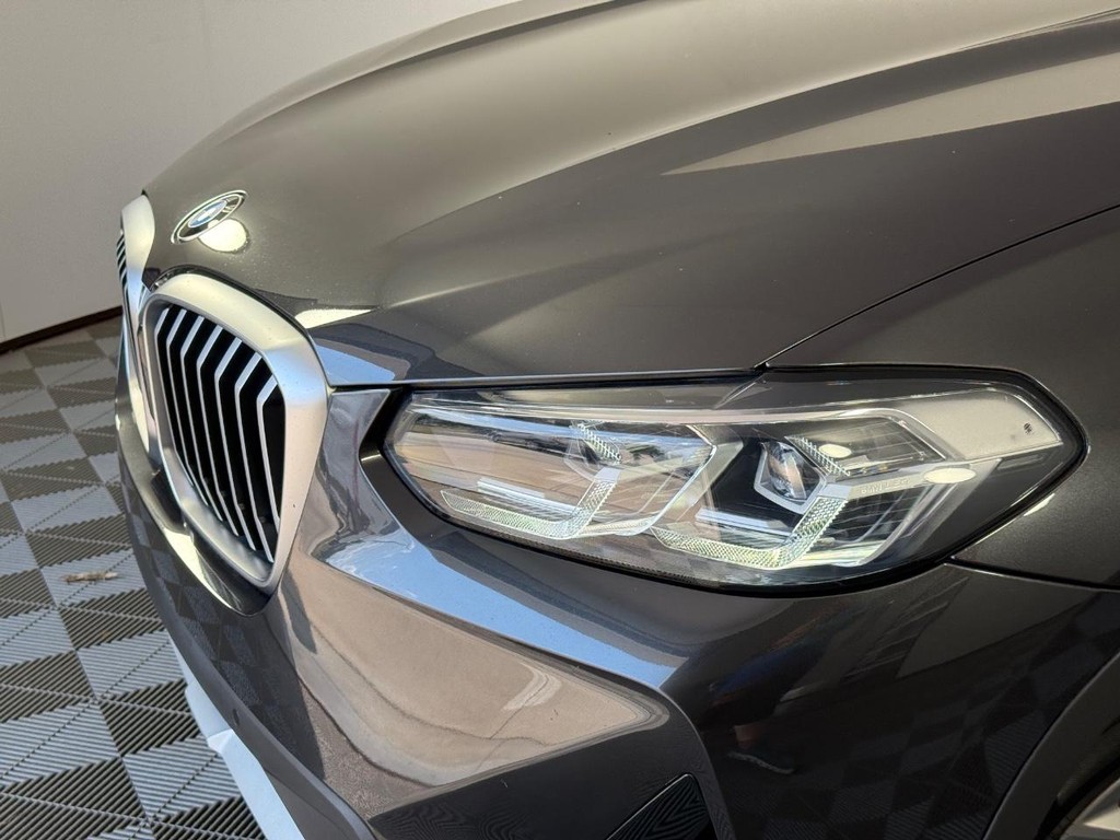 BMW X3 Vehicle Full-screen Gallery Image 28