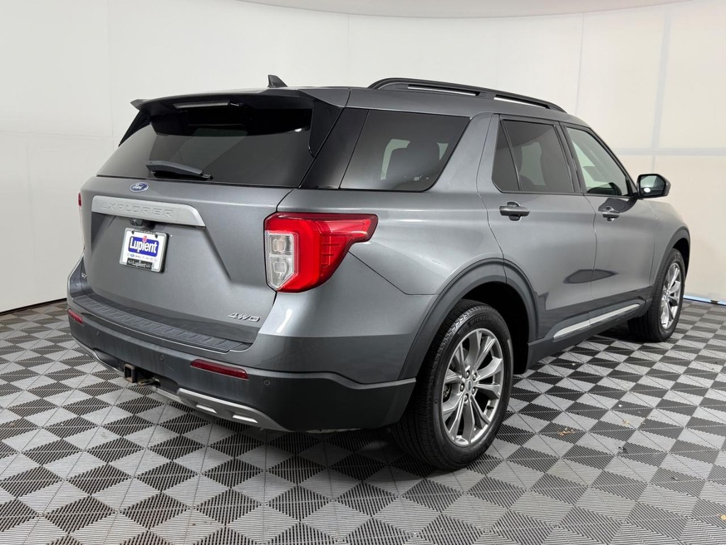 Ford Explorer Vehicle Full-screen Gallery Image 03