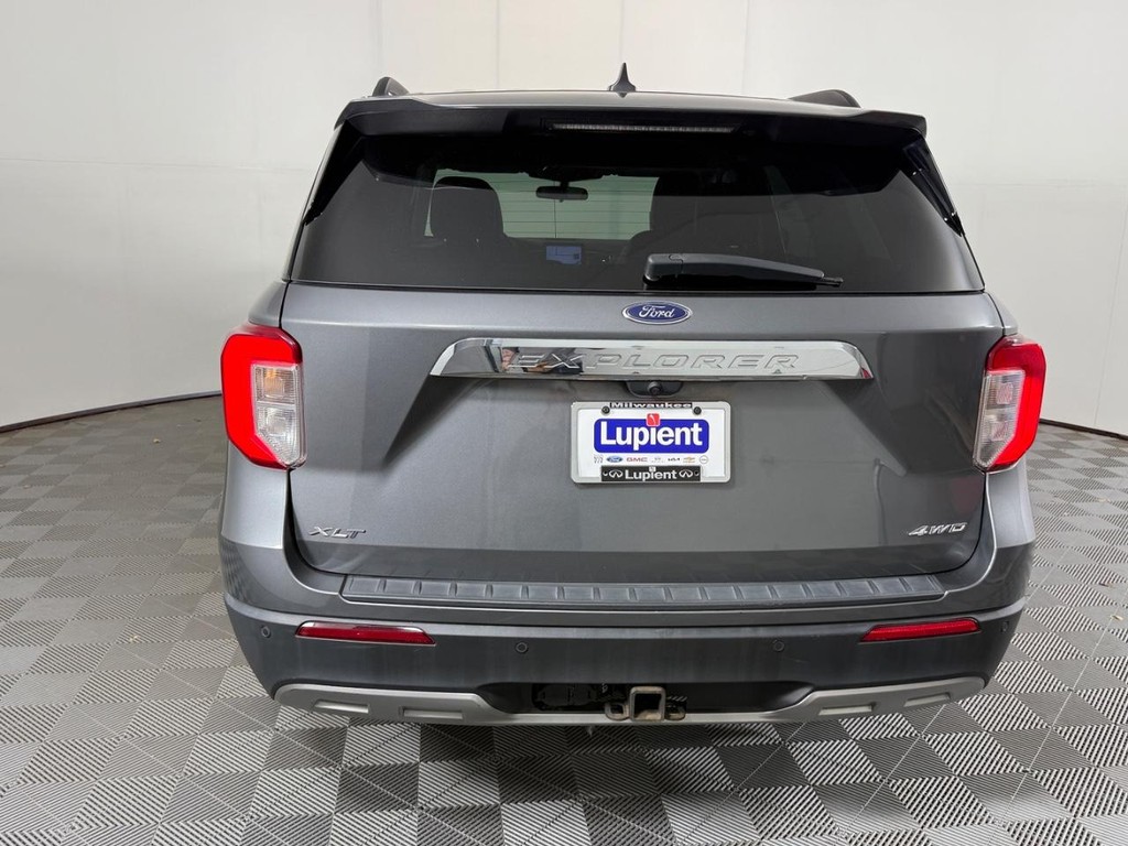 Ford Explorer Vehicle Full-screen Gallery Image 04