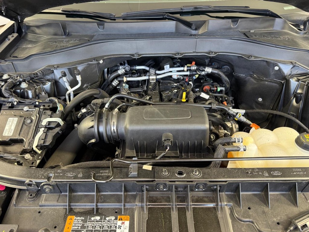 Ford Explorer Vehicle Full-screen Gallery Image 11