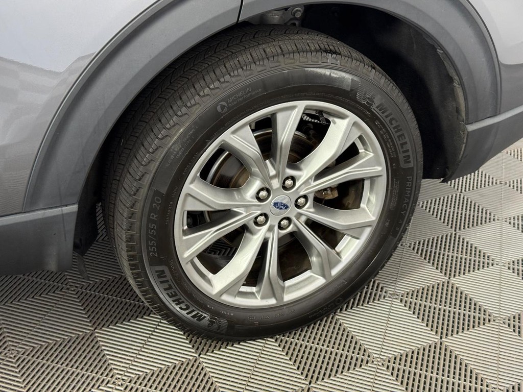 Ford Explorer Vehicle Full-screen Gallery Image 13