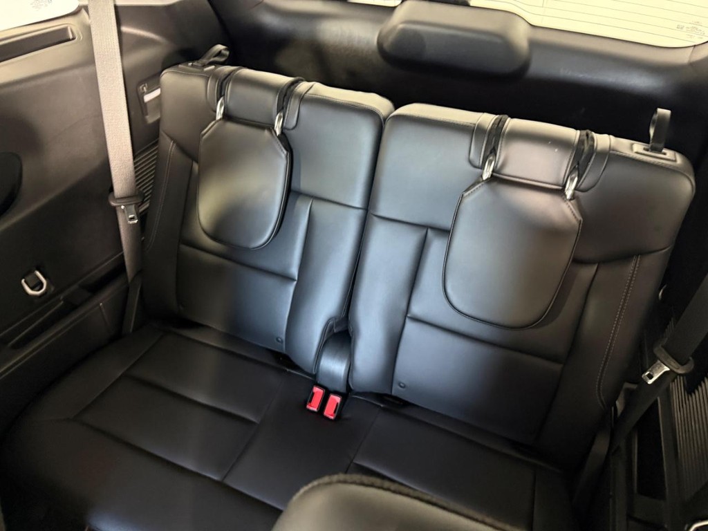 Ford Explorer Vehicle Full-screen Gallery Image 18