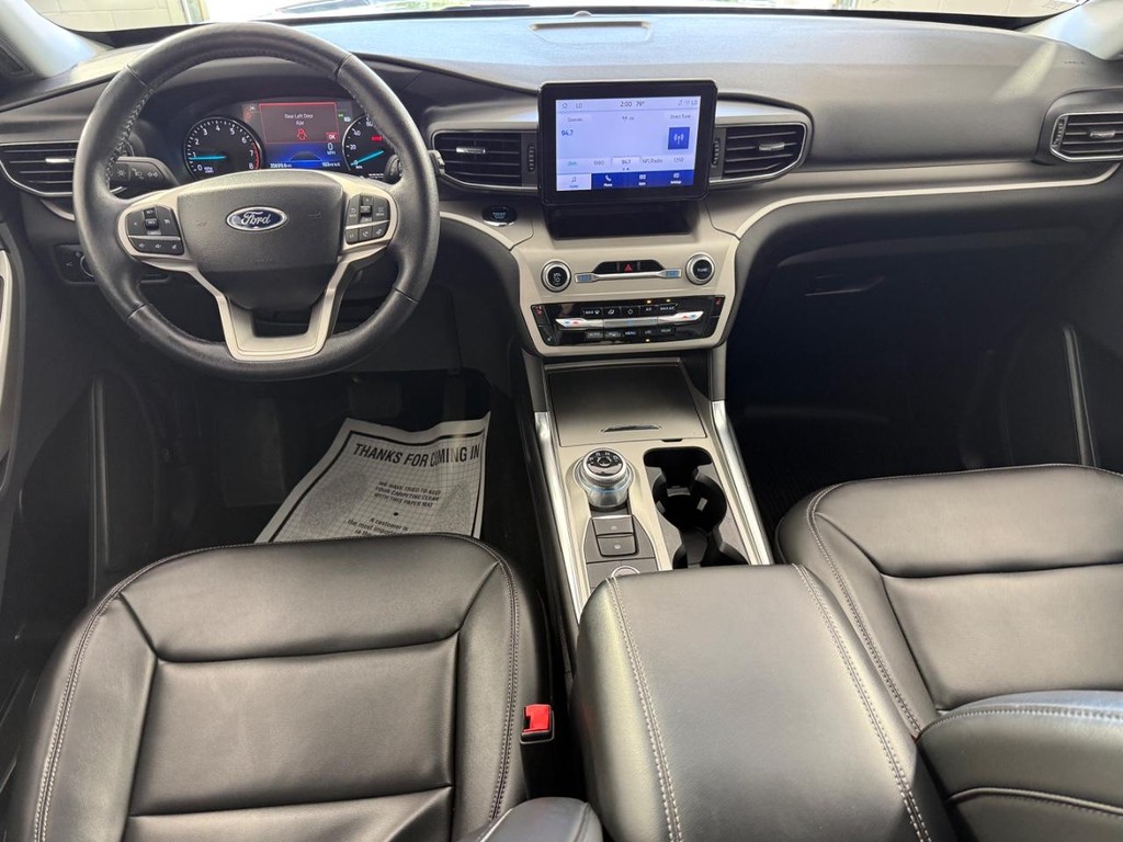 Ford Explorer Vehicle Full-screen Gallery Image 19