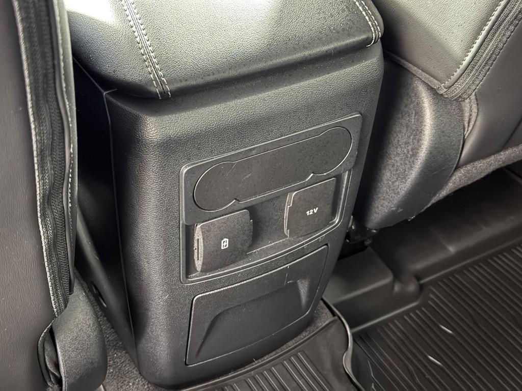 Ford Explorer Vehicle Full-screen Gallery Image 20