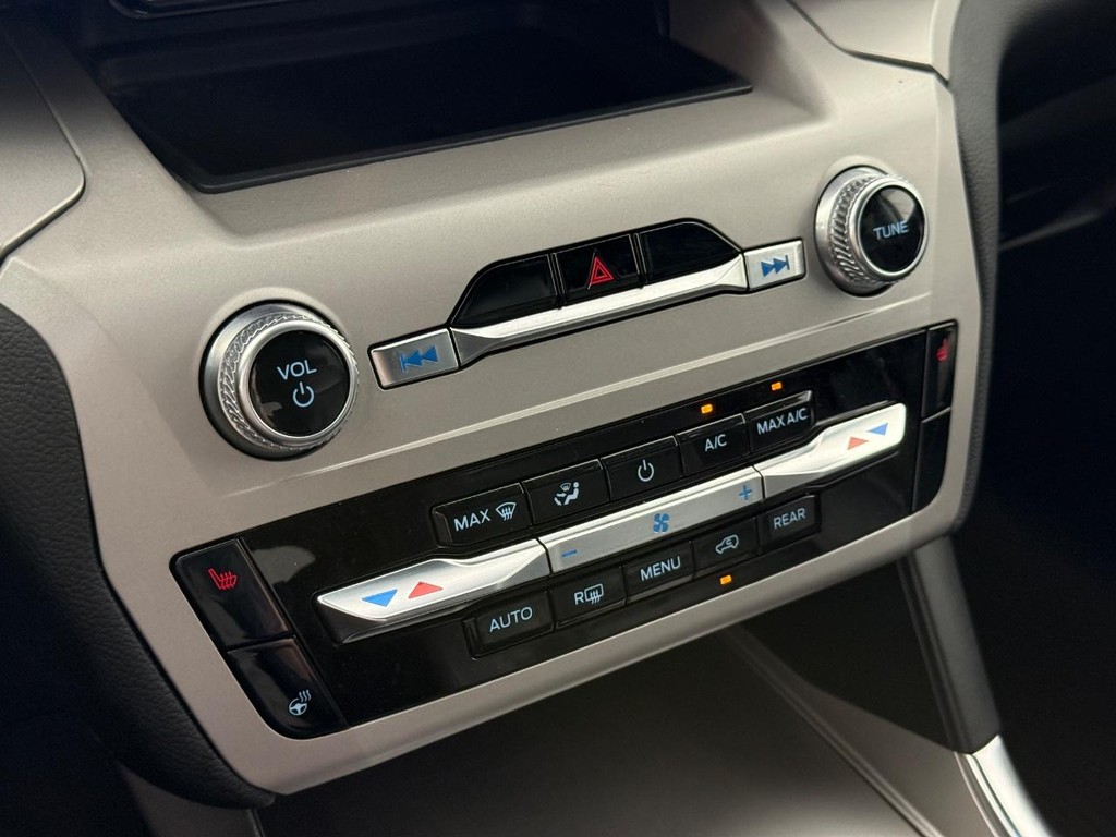 Ford Explorer Vehicle Full-screen Gallery Image 25