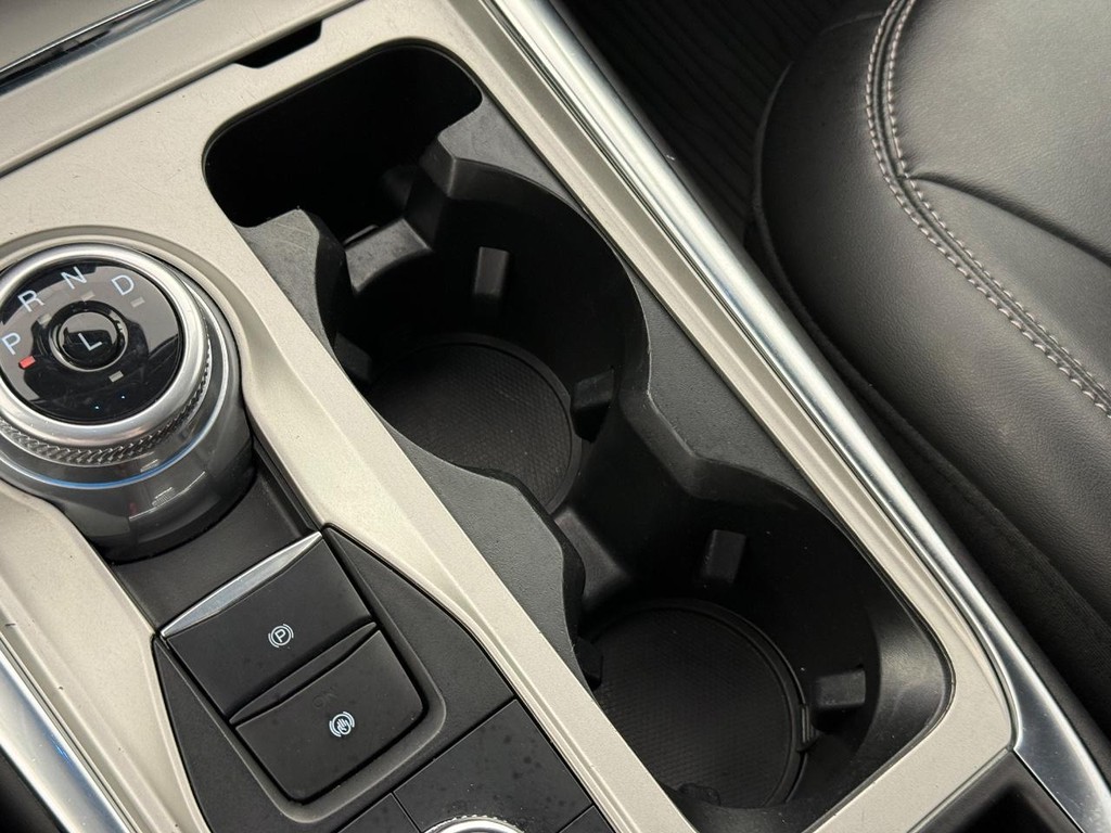 Ford Explorer Vehicle Full-screen Gallery Image 26