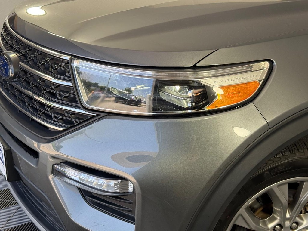 Ford Explorer Vehicle Full-screen Gallery Image 29
