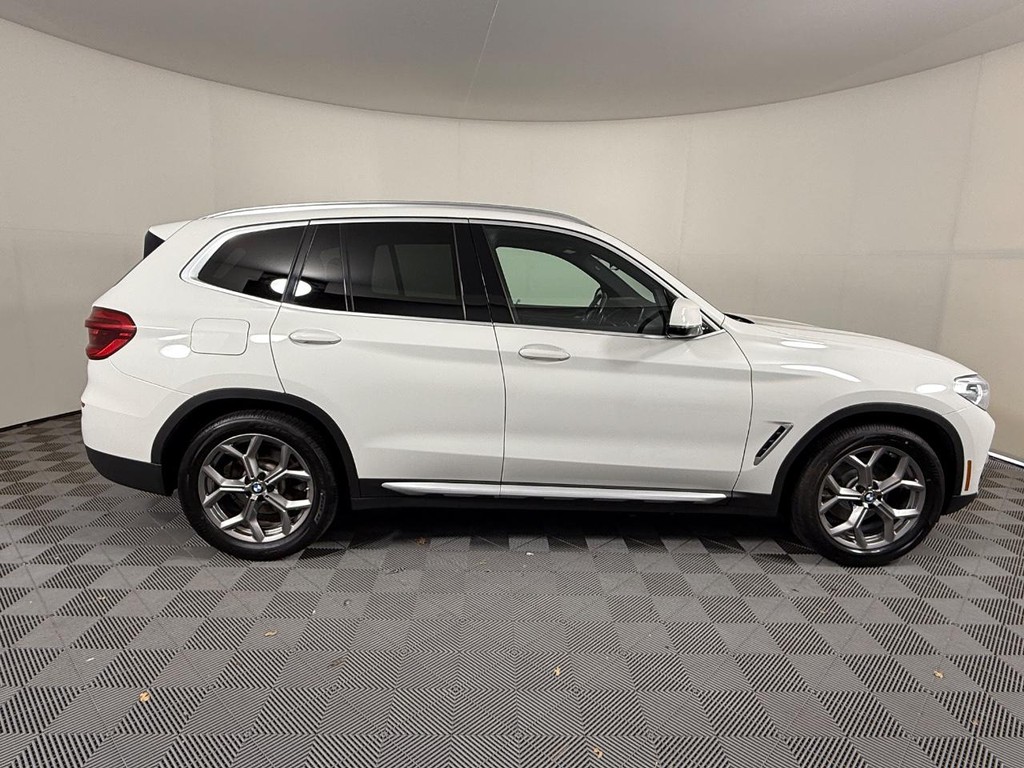 BMW X3 Vehicle Full-screen Gallery Image 02