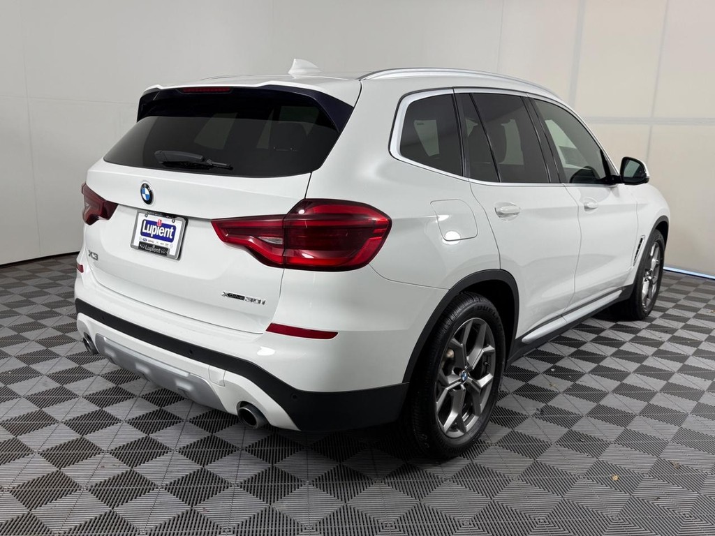 BMW X3 Vehicle Full-screen Gallery Image 03