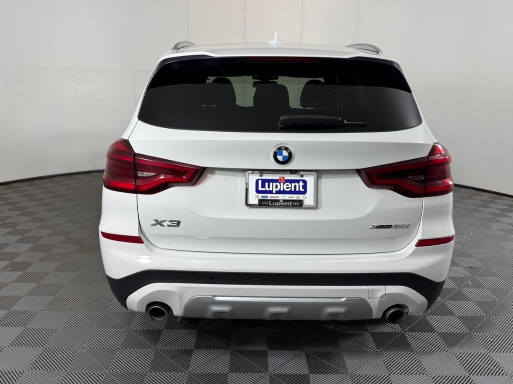 BMW X3 Vehicle Full-screen Gallery Image 04