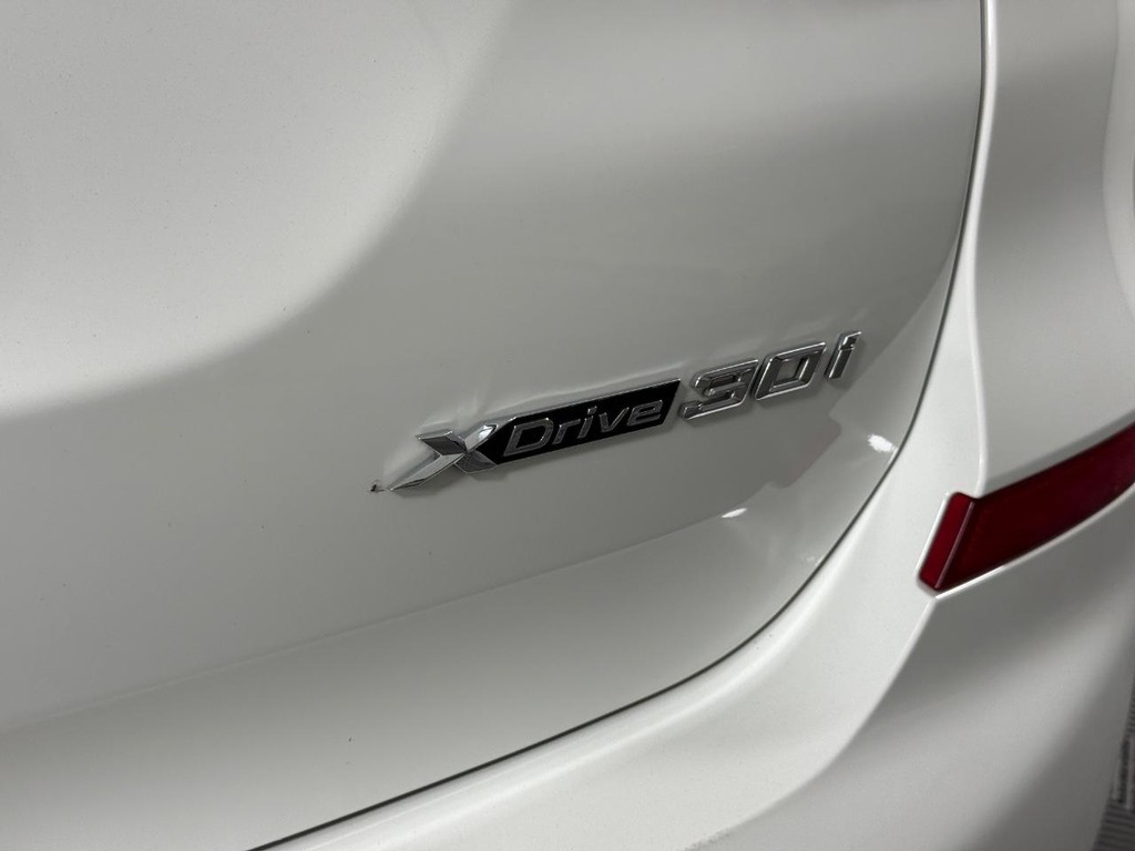 BMW X3 Vehicle Full-screen Gallery Image 06