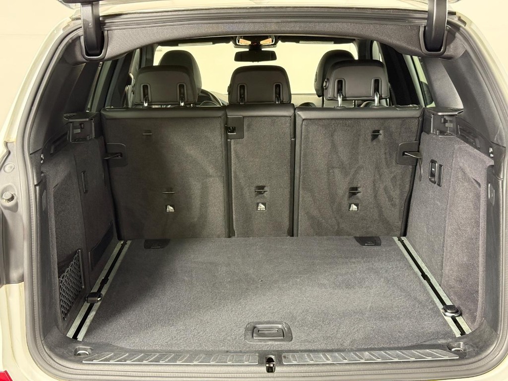 BMW X3 Vehicle Full-screen Gallery Image 07