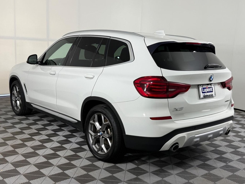 BMW X3 Vehicle Full-screen Gallery Image 08