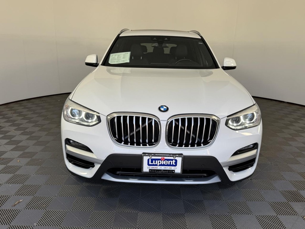 BMW X3 Vehicle Full-screen Gallery Image 10