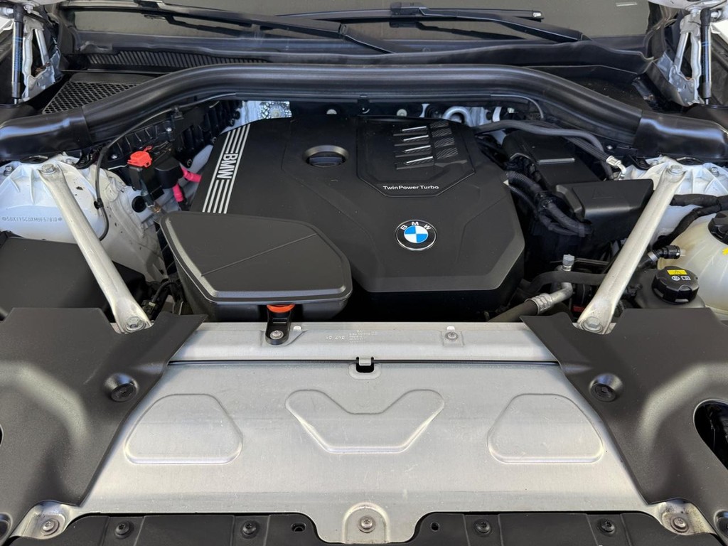 BMW X3 Vehicle Full-screen Gallery Image 11