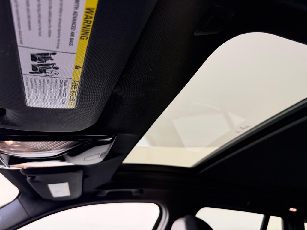 BMW X3 Vehicle Full-screen Gallery Image 14