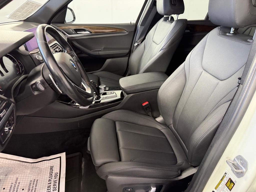 BMW X3 Vehicle Full-screen Gallery Image 15
