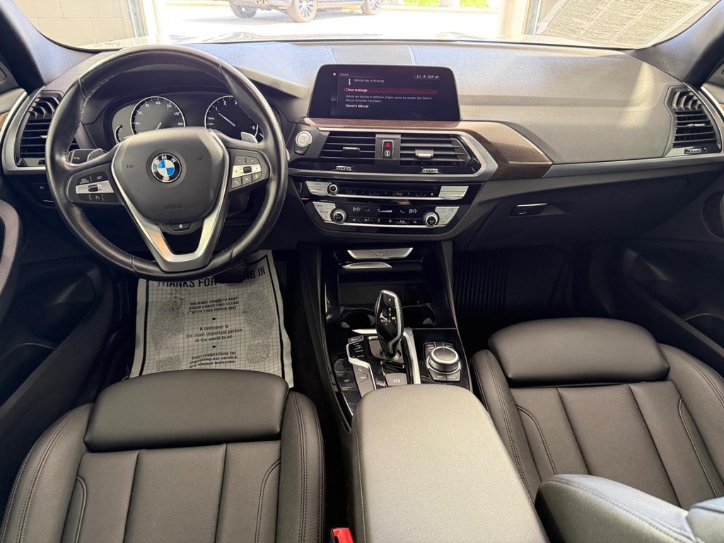 BMW X3 Vehicle Full-screen Gallery Image 18