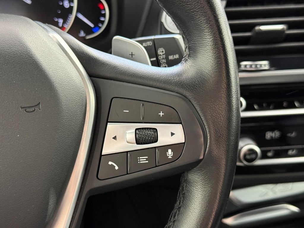 BMW X3 Vehicle Full-screen Gallery Image 21