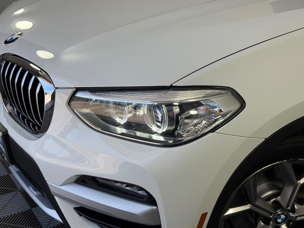 BMW X3 Vehicle Full-screen Gallery Image 28
