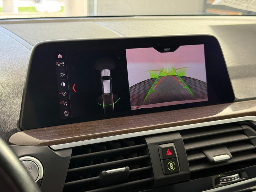 BMW X3 Vehicle Full-screen Gallery Image 29