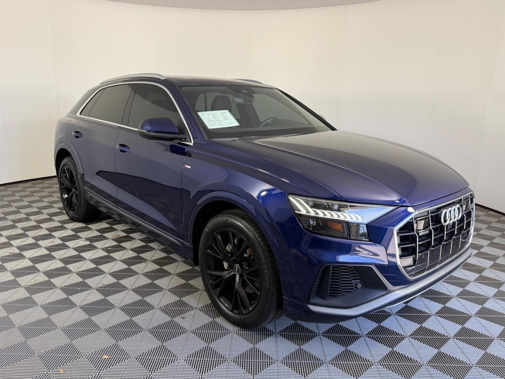 Audi Q8 Vehicle Full-screen Gallery Image 01