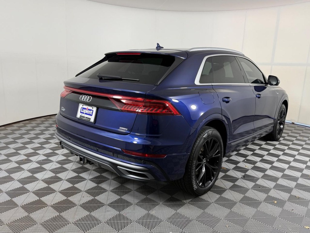 Audi Q8 Vehicle Full-screen Gallery Image 03
