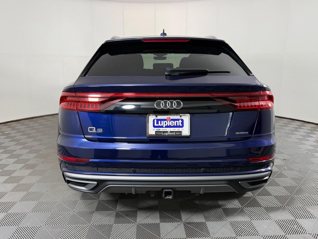 Audi Q8 Vehicle Full-screen Gallery Image 04