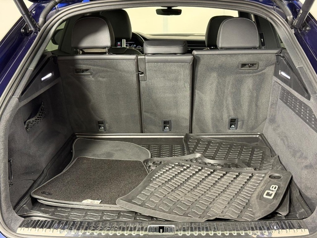 Audi Q8 Vehicle Full-screen Gallery Image 07