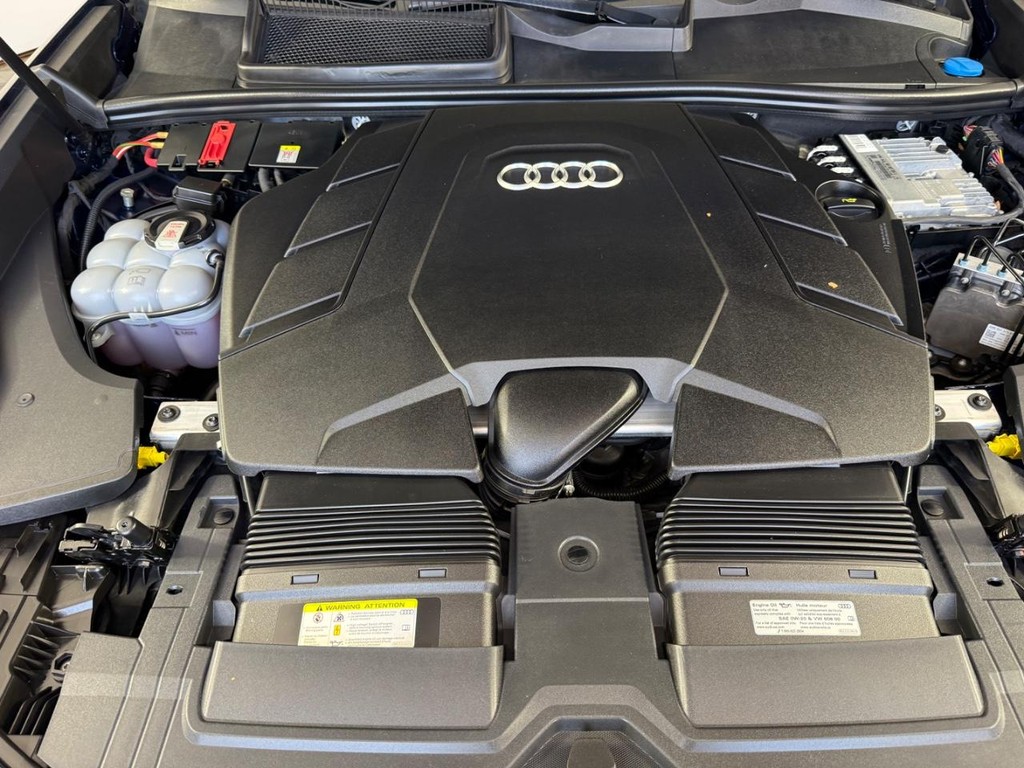 Audi Q8 Vehicle Full-screen Gallery Image 11