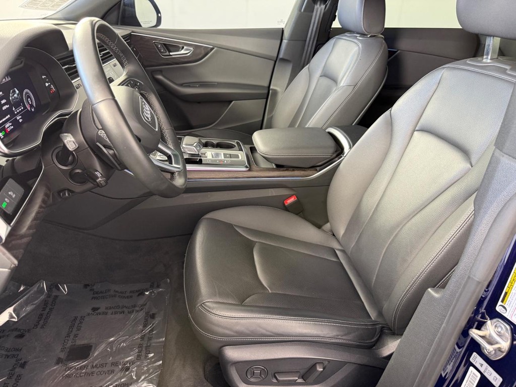 Audi Q8 Vehicle Full-screen Gallery Image 15