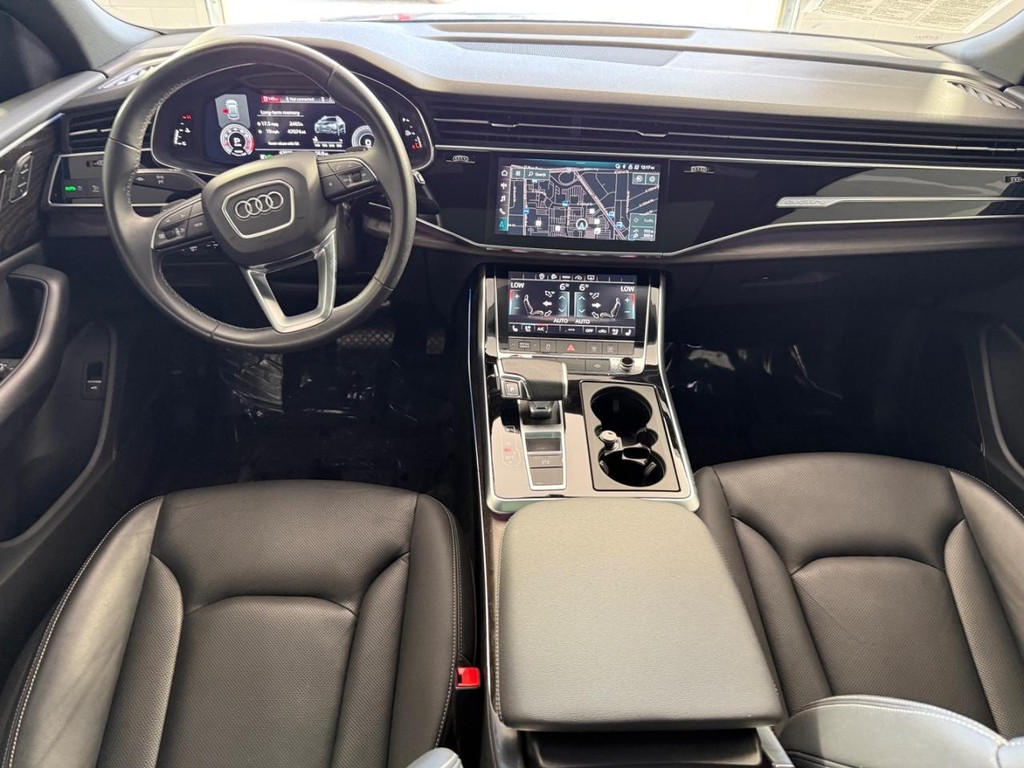 Audi Q8 Vehicle Full-screen Gallery Image 18