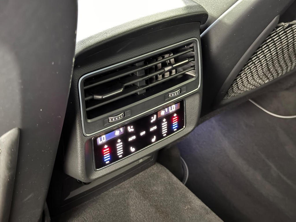Audi Q8 Vehicle Full-screen Gallery Image 19
