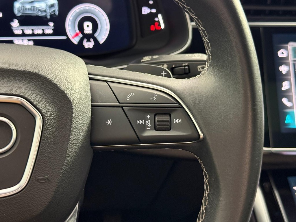 Audi Q8 Vehicle Full-screen Gallery Image 21