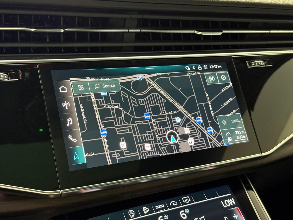 Audi Q8 Vehicle Full-screen Gallery Image 23