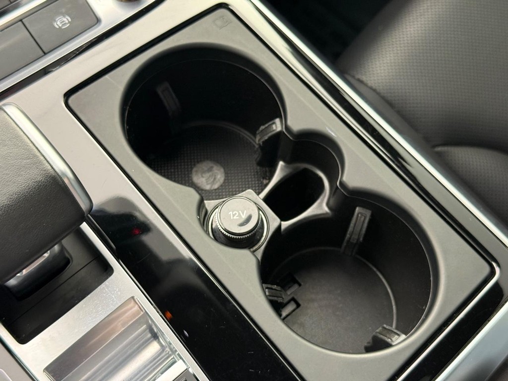 Audi Q8 Vehicle Full-screen Gallery Image 26