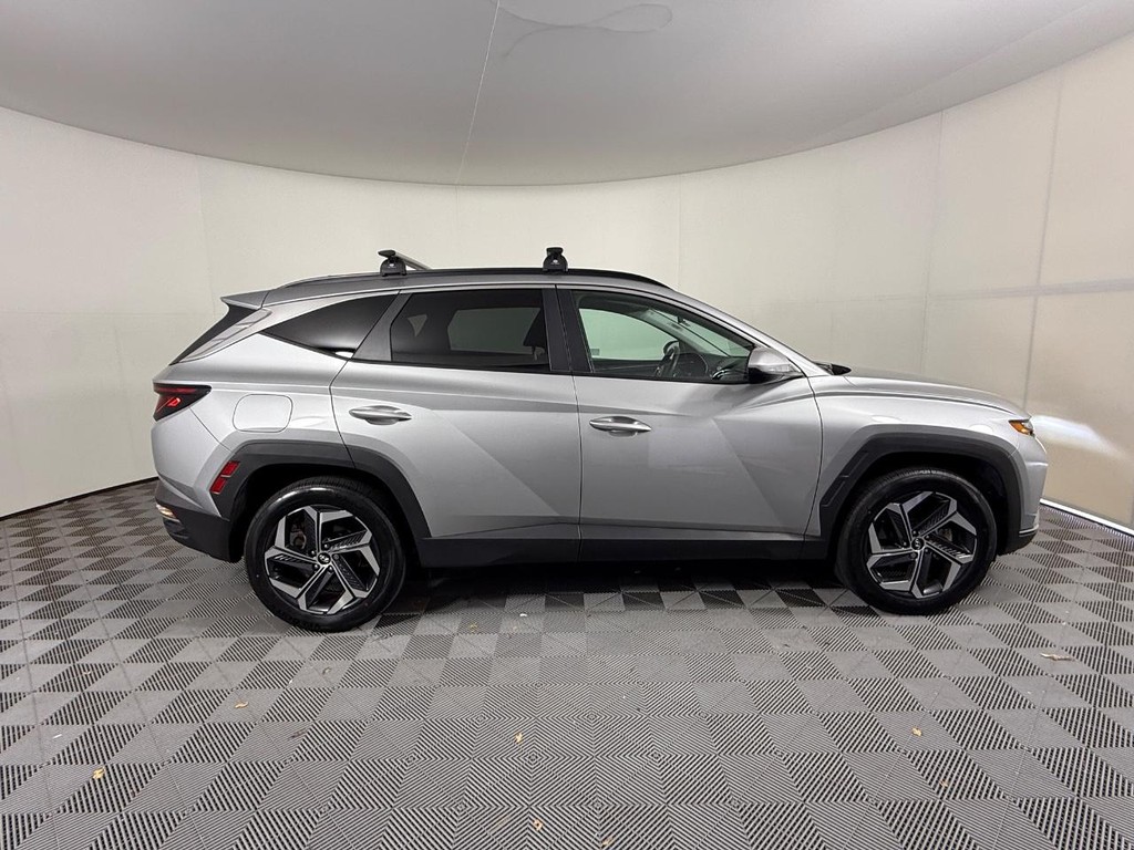 Hyundai Tucson Plug-In Hybrid Vehicle Full-screen Gallery Image 02