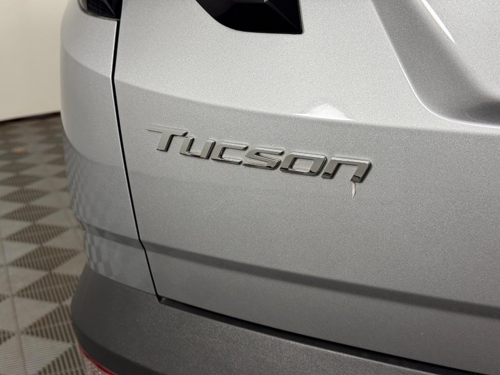 Hyundai Tucson Plug-In Hybrid Vehicle Full-screen Gallery Image 05