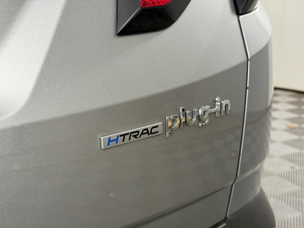 Hyundai Tucson Plug-In Hybrid Vehicle Full-screen Gallery Image 06