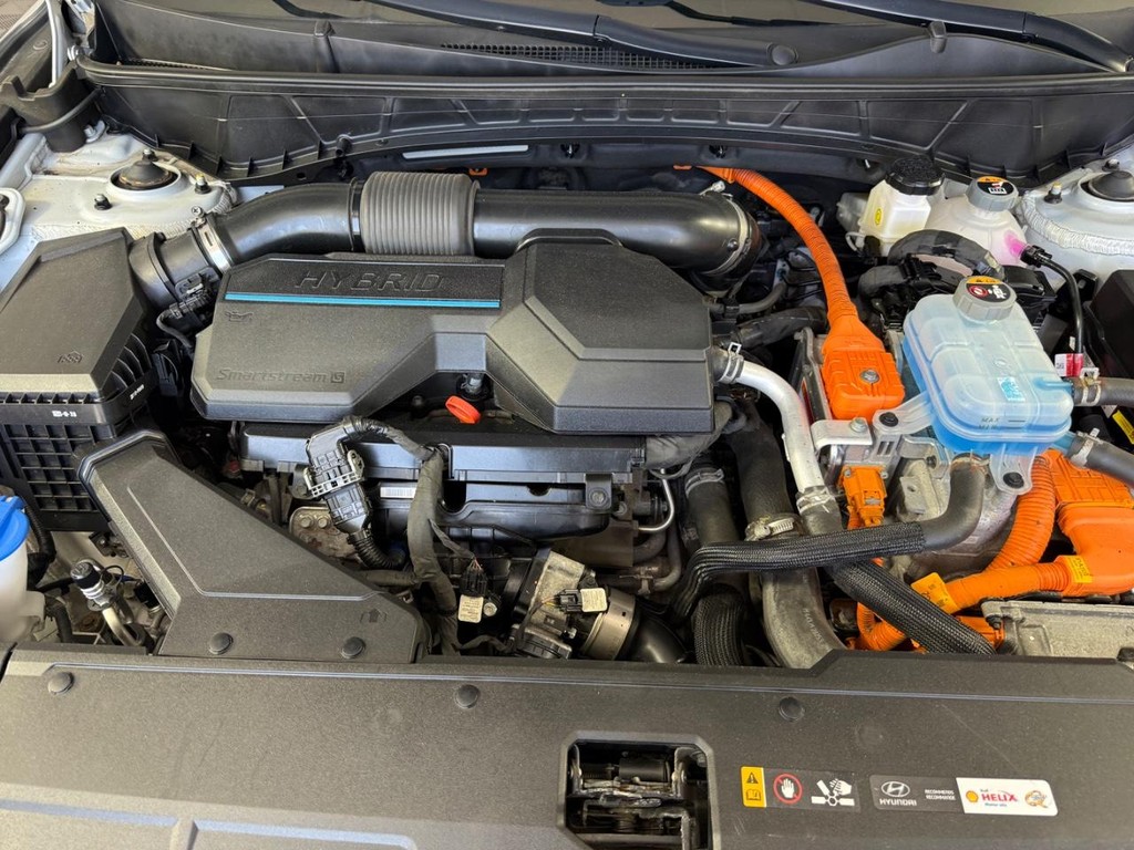 Hyundai Tucson Plug-In Hybrid Vehicle Full-screen Gallery Image 11