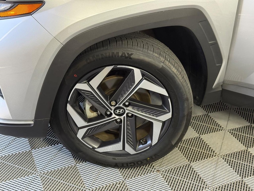 Hyundai Tucson Plug-In Hybrid Vehicle Full-screen Gallery Image 12