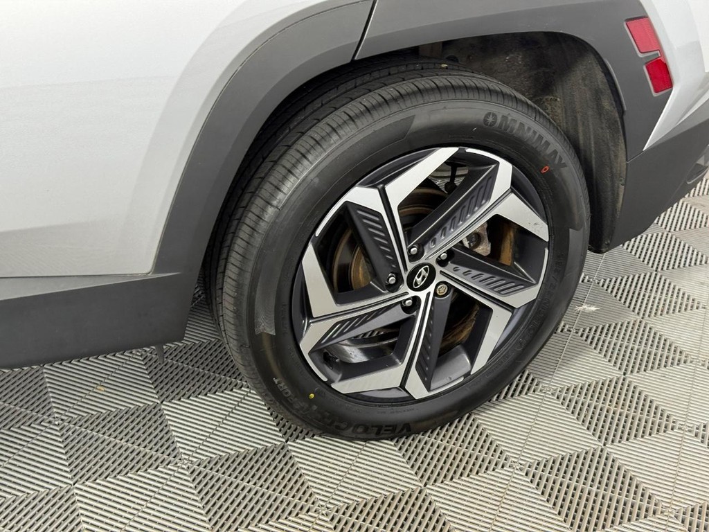 Hyundai Tucson Plug-In Hybrid Vehicle Full-screen Gallery Image 13