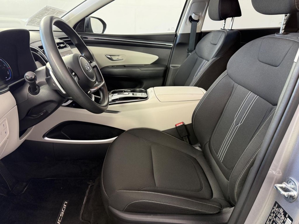 Hyundai Tucson Plug-In Hybrid Vehicle Full-screen Gallery Image 15